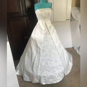 Maggie Sottero Bridal Gown Ivory Wedding Dress Size 10 Beaded Princesses Train